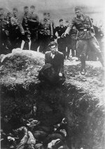 Einsatzgruppen Executes Jews 2.jpg