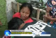 Proses Melahirkan Di Bantu Warga.jpg
