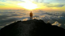 046166700_1441699945-08092015-gunungagung1.jpg