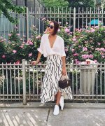 5-Gaya-Keren-untuk-Pekerja-Kreatif-Modal-Mix-Match-dengan-Sneakers-Canvas-rabu.jpg