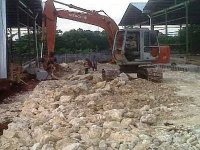 1BudhiPerbaikanJalan4.jpg
