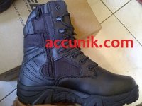 sepatu delta hitam.jpg