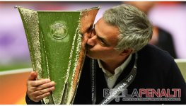 mourinhon-mempersembahkan-trofi-liga-europa-untuk-tragedi-bom-manchester.jpg