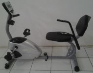 Recumbent_Bike_Sepeda_Statis_Mo.jpg