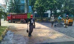 1BudhiPerbaikanJalan.jpg