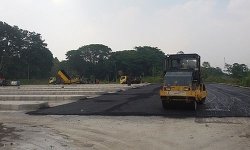 1BudhiPerbaikanJalan3.jpg