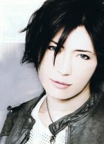 FoolsMate_08-10_Gackt.jpg