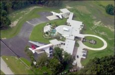 rumah john travolta.jpg